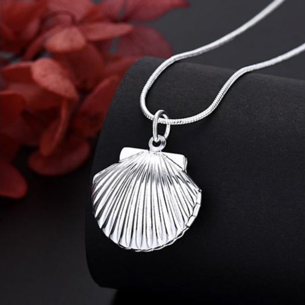 Sterling Silver seashell Necklace